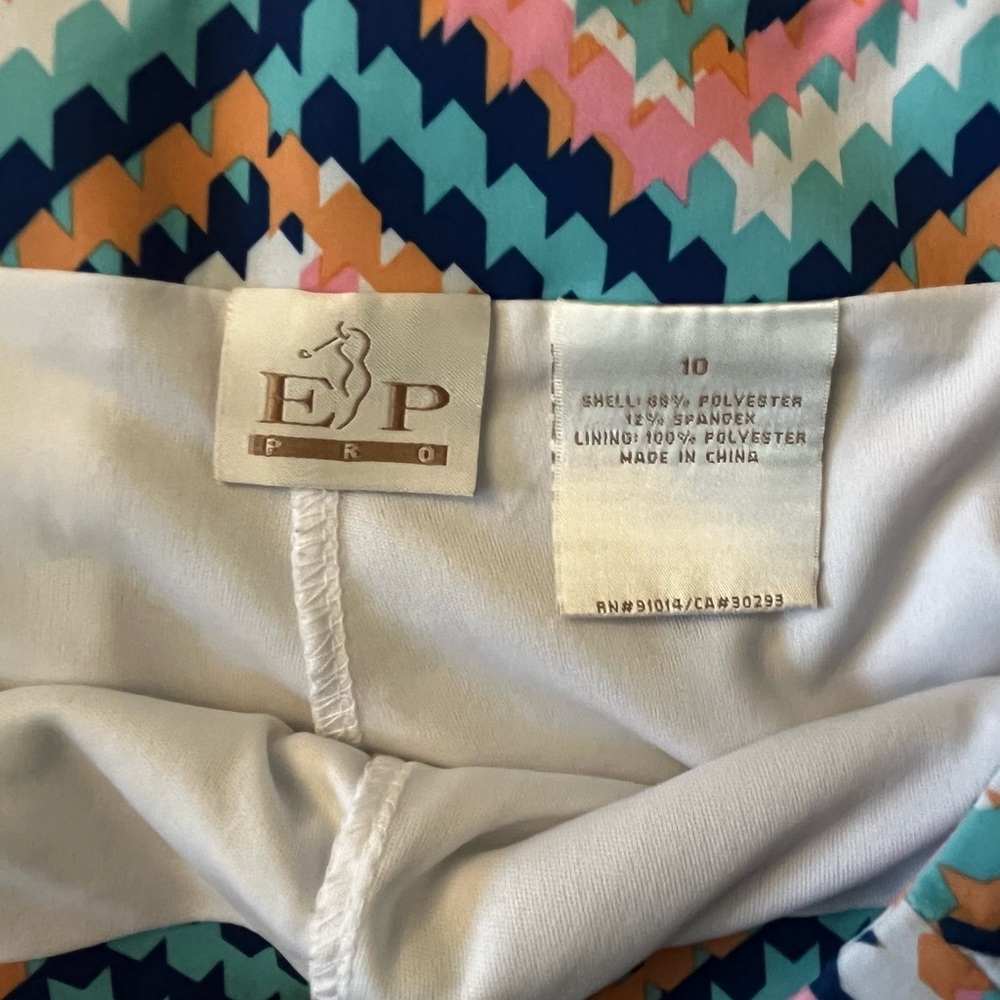 Beautiful Chevron Pattern Golf Skort - image 4